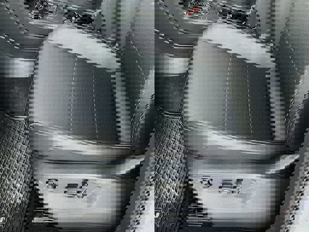 Used 2021 Volkswagen Tiguan SE image 30