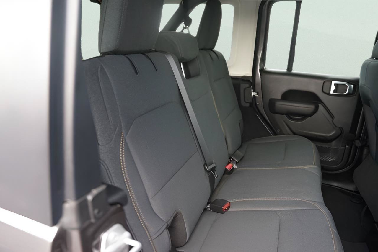 Used 2025 Jeep Wrangler Unlimited Sport AWD/4WD image 16
