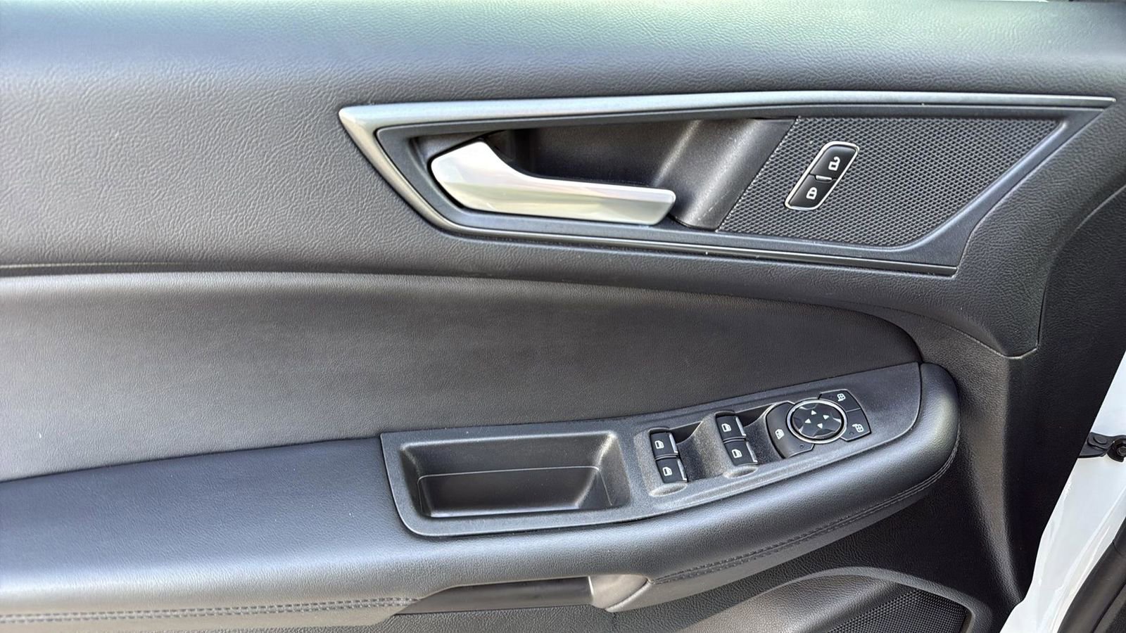 Certified 2024 Ford Edge SE w/ Black Appearance Package image 10