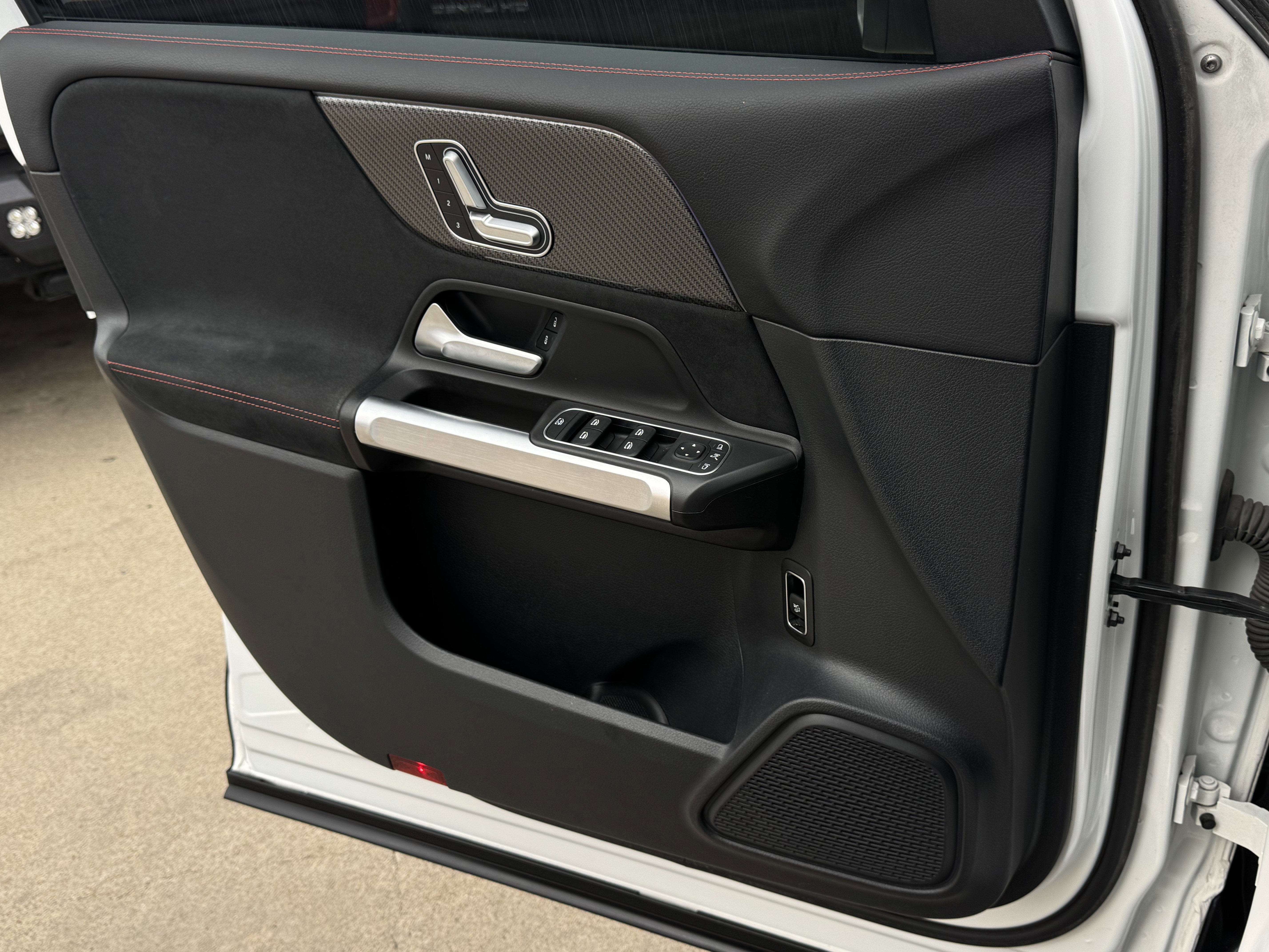 Used 2023 Mercedes-Benz GLB 250 image 24