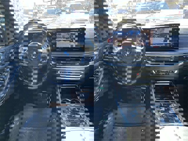 Used 2023 BMW X7 xDrive40i w/ Executive Package image 14