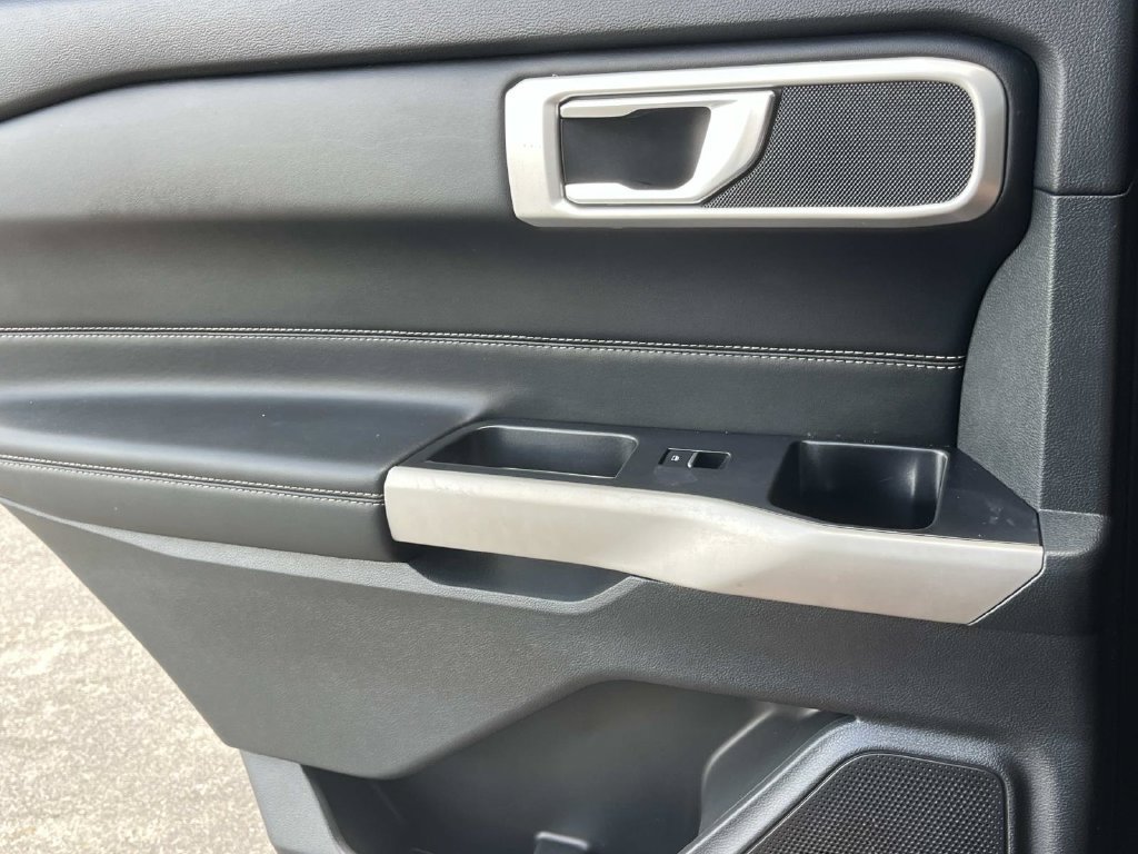 Certified 2022 Ford Explorer XLT RWD image 23