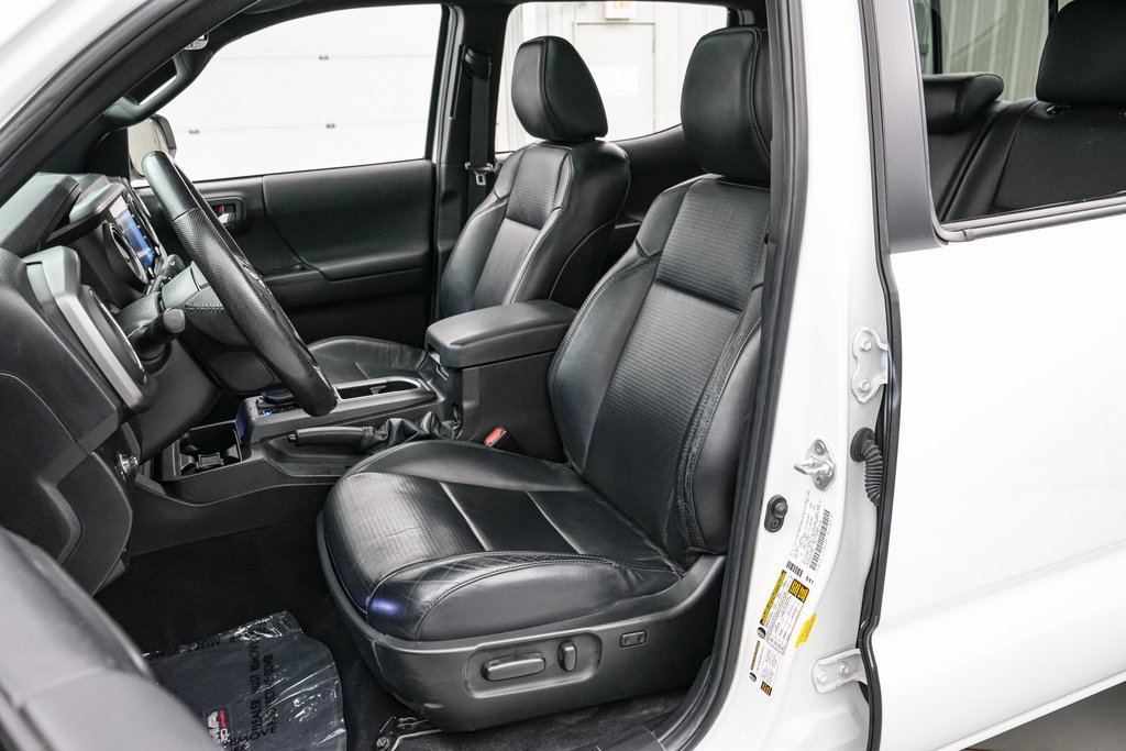 Used 2022 Toyota Tacoma TRD Sport image 12