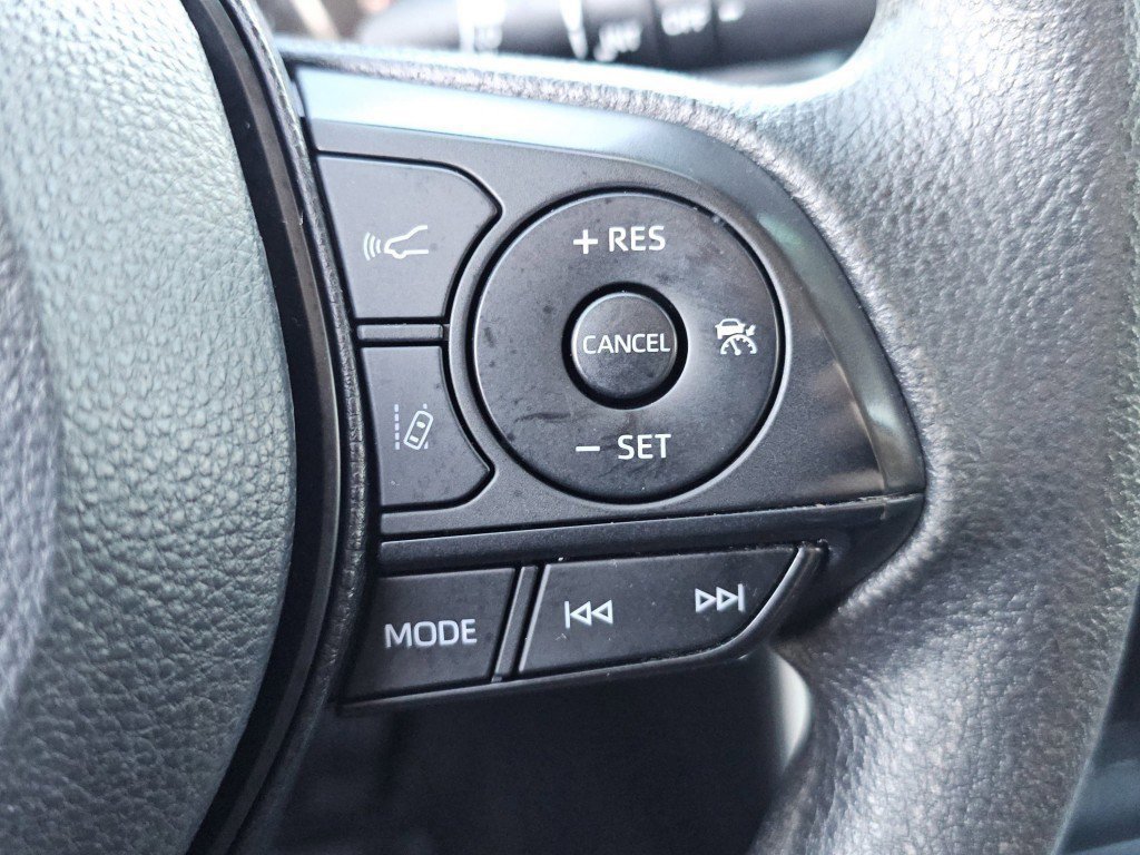 Used 2023 Toyota RAV4 XLE image 17