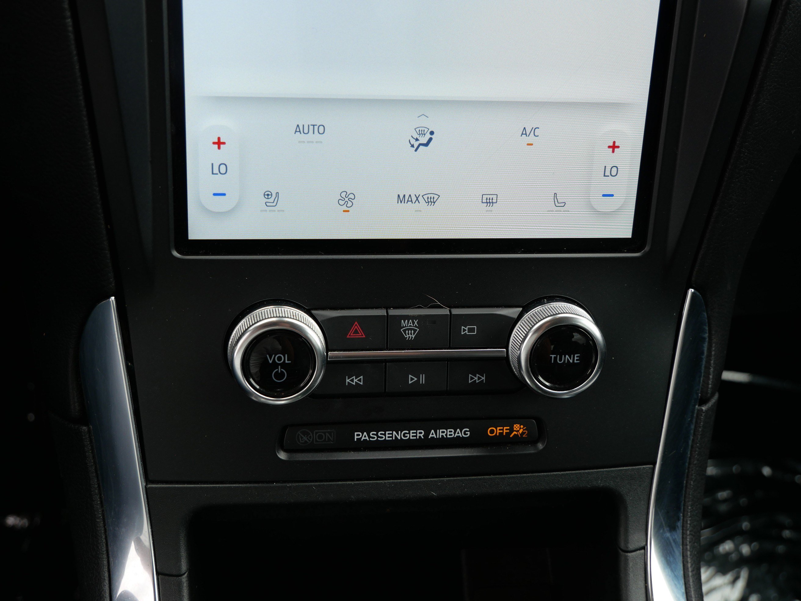 Certified 2024 Ford Edge Titanium AWD/4WD image 21