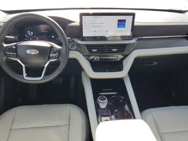 Certified 2025 Ford Explorer Platinum w/ Ultimate Package AWD/4WD image 31