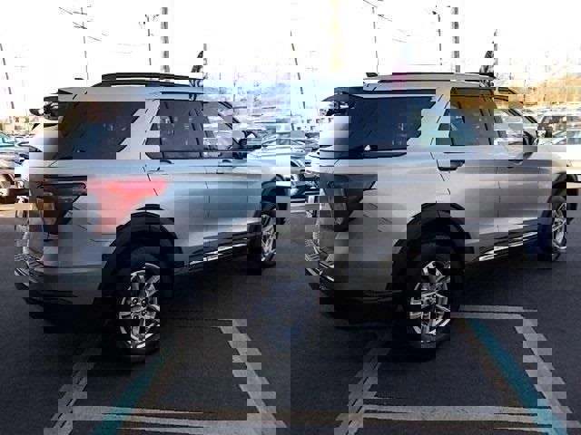 Certified 2022 Ford Explorer XLT w/ Equipment Group 202A image 2