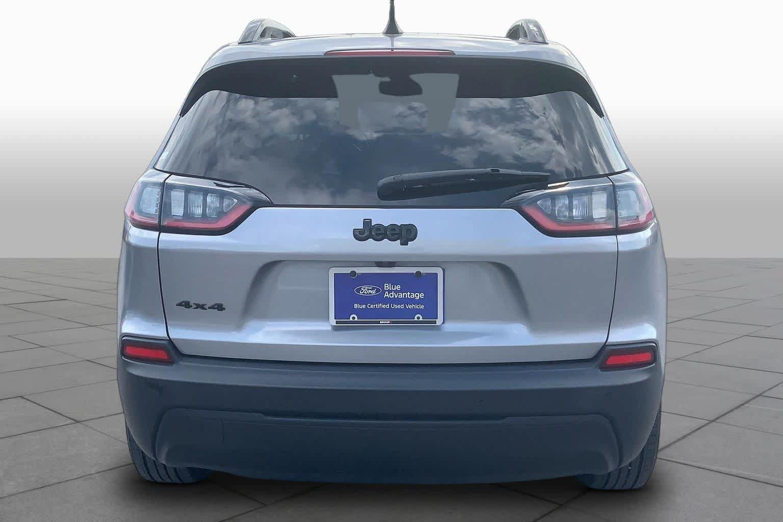 Used 2021 Jeep Cherokee Latitude Plus AWD/4WD image 5
