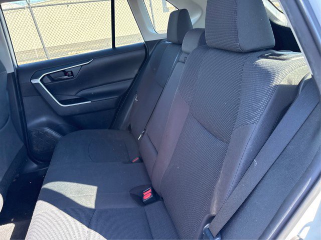 Used 2021 Toyota RAV4 LE image 10