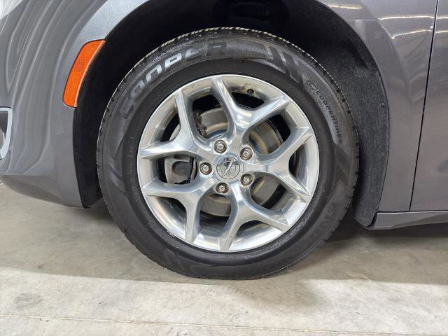 Used 2019 Chrysler Pacifica Limited image 24