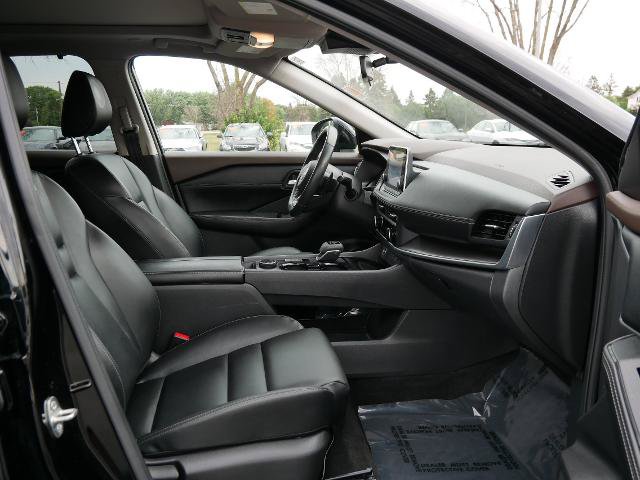 Used 2023 Nissan Rogue SV w/ SV Premium Package AWD/4WD image 14