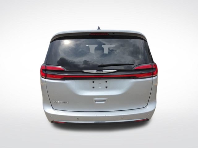 Used 2023 Chrysler Pacifica Touring-L FWD image 8