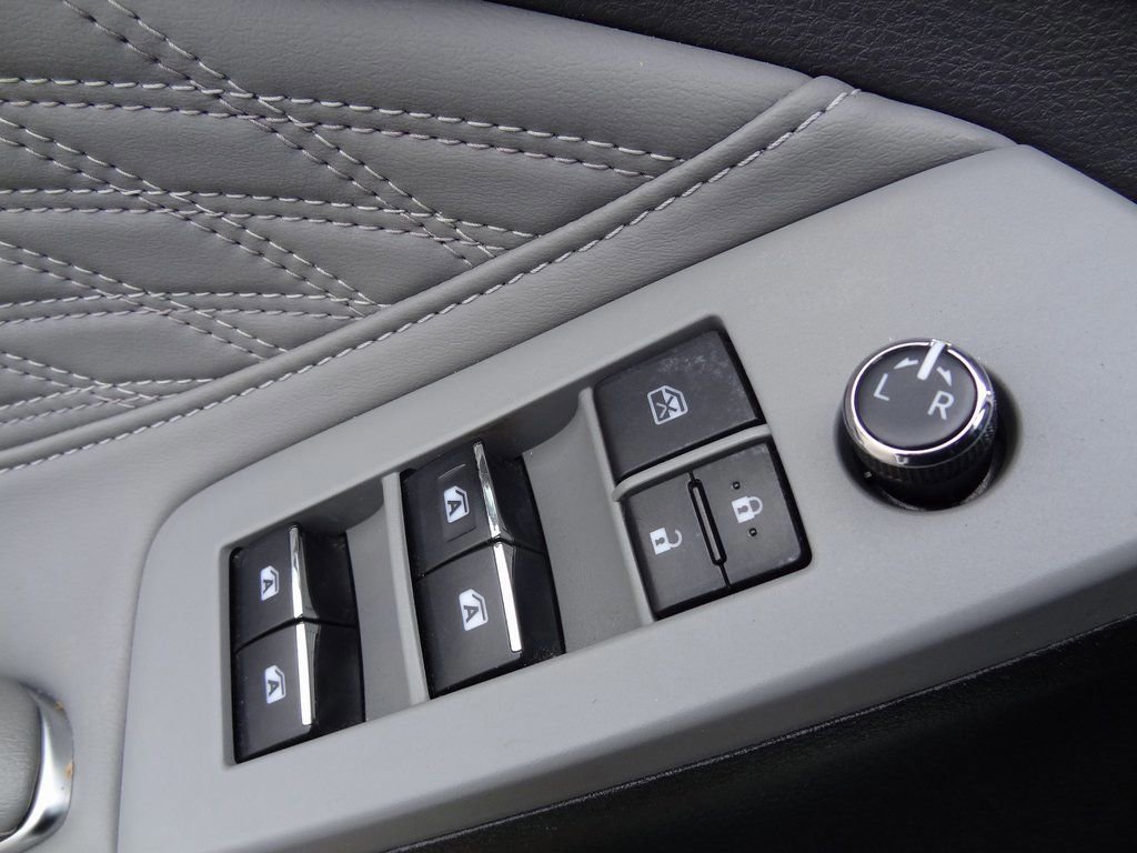 Used 2019 Toyota Avalon Limited image 21