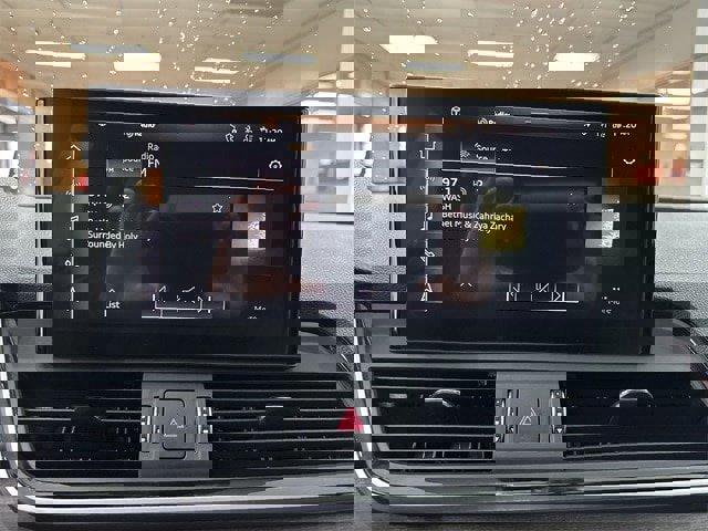 Used 2024 Audi Q5 e Premium w/ Convenience Package image 8