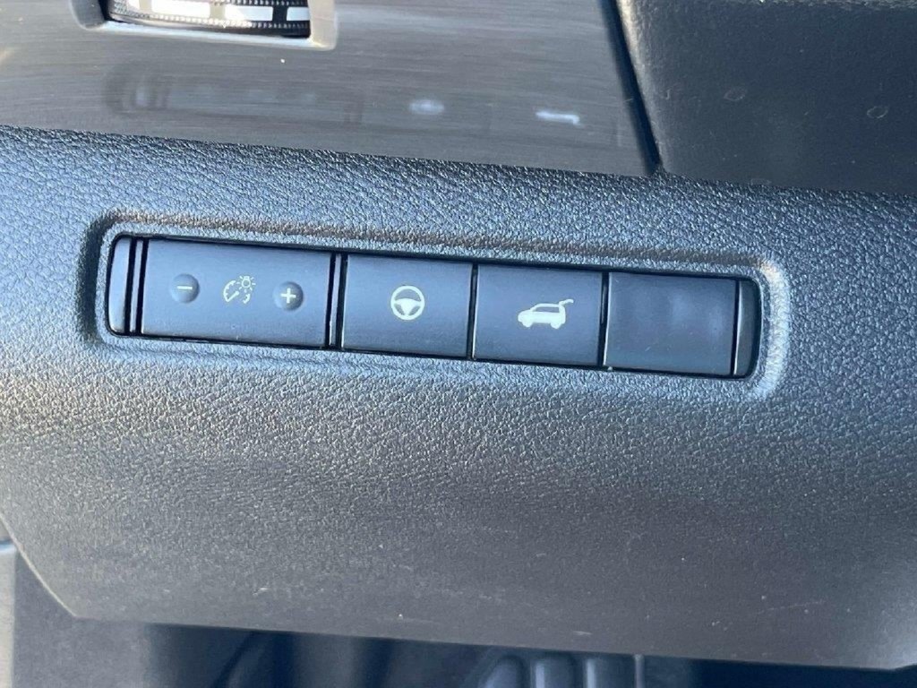 Used 2025 Nissan Pathfinder Rock Creek AWD/4WD image 28