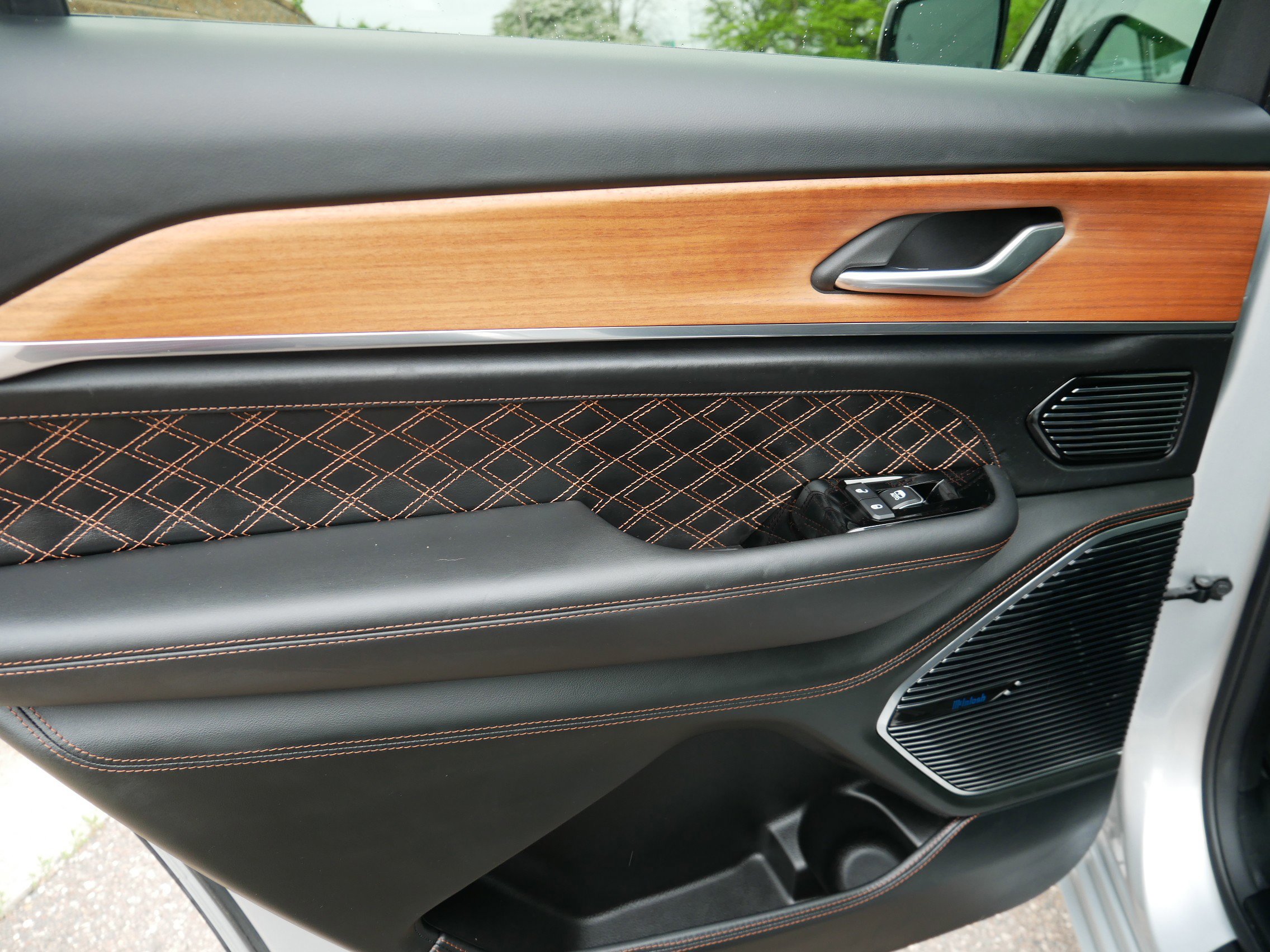 Used 2023 Jeep Grand Cherokee L Summit image 15