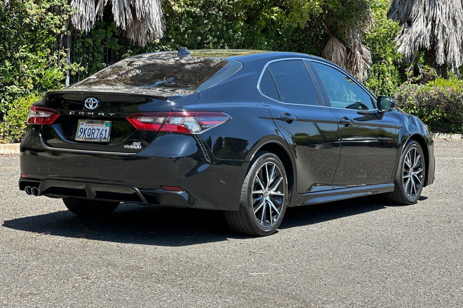 Used 2024 Toyota Camry SE w/ Audio Upgrade Package FWD image 3