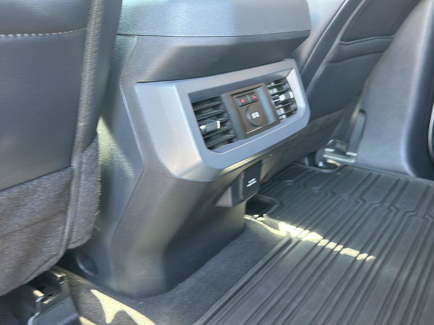 Certified 2025 Ford F350 Lariat w/ FX4 Off-Road Package AWD/4WD image 28