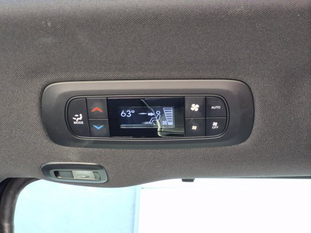 Used 2025 Chrysler Pacifica Limited FWD image 30