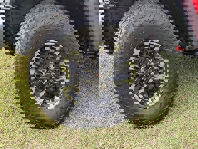 Used 2024 Jeep Wrangler Rubicon w/ Technology Group image 11