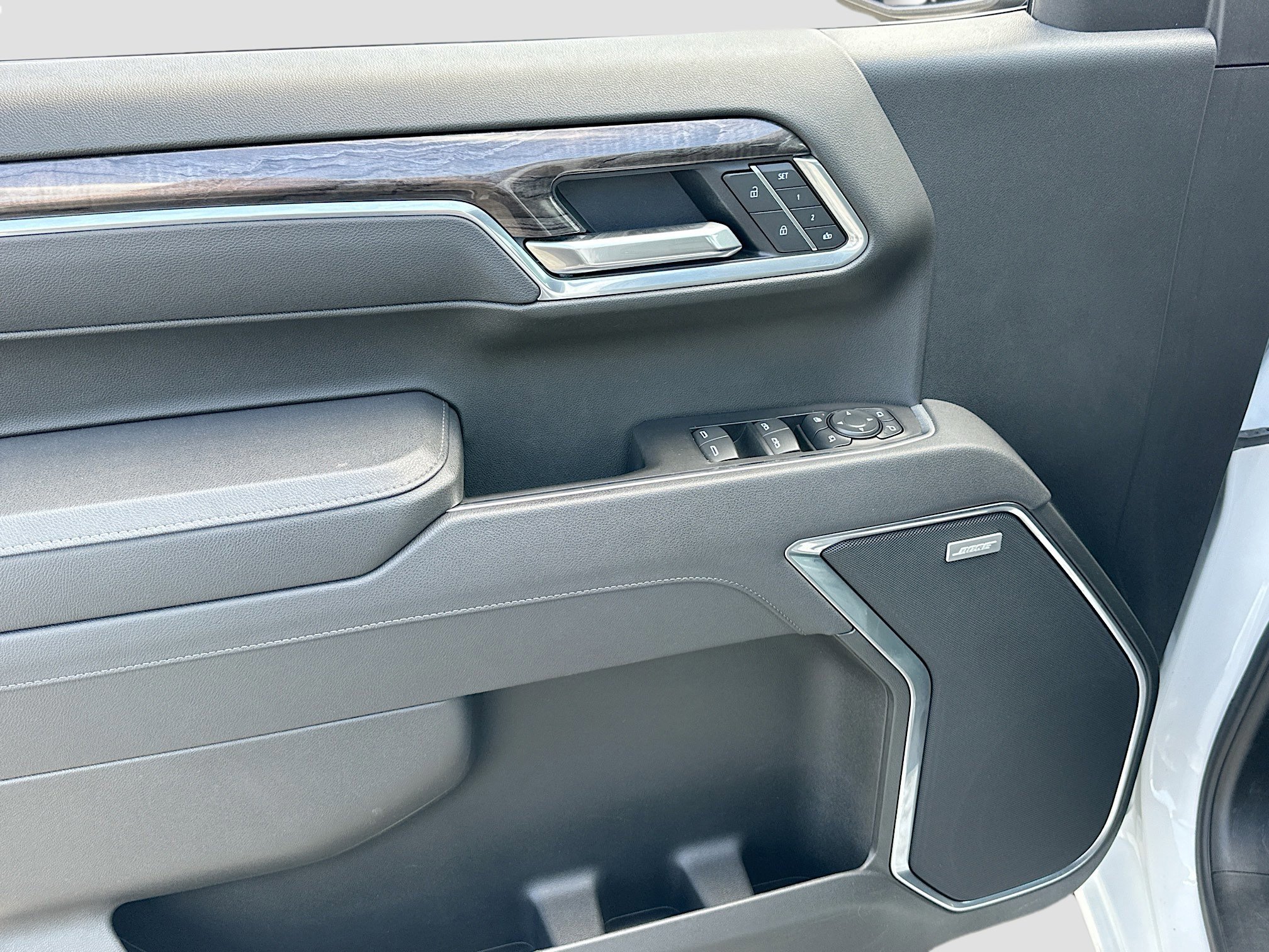 Used 2025 Chevrolet Silverado 1500 LTZ image 18