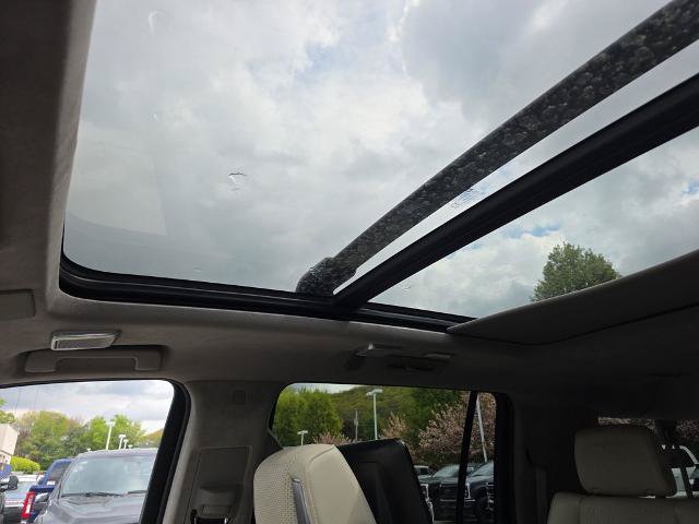Used 2022 Cadillac Escalade ESV Premium Luxury Platinum AWD/4WD image 30