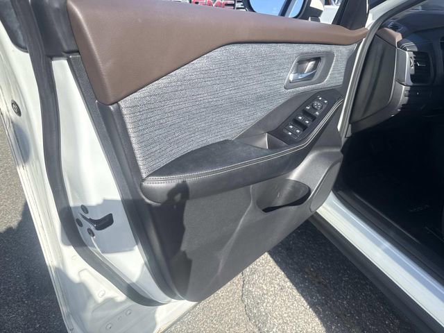 Used 2023 Nissan Rogue SV FWD image 16