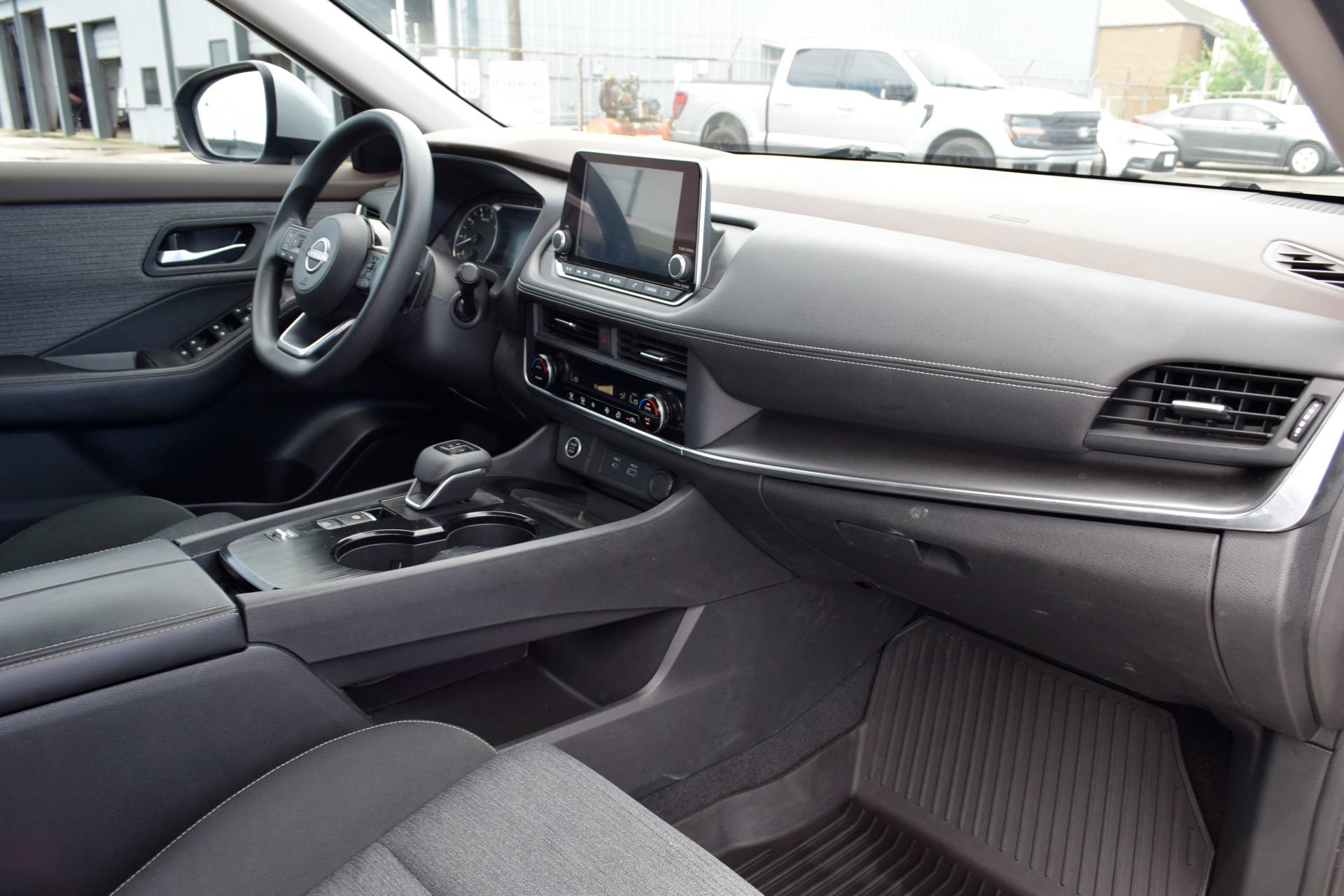 Used 2023 Nissan Rogue SV FWD image 22