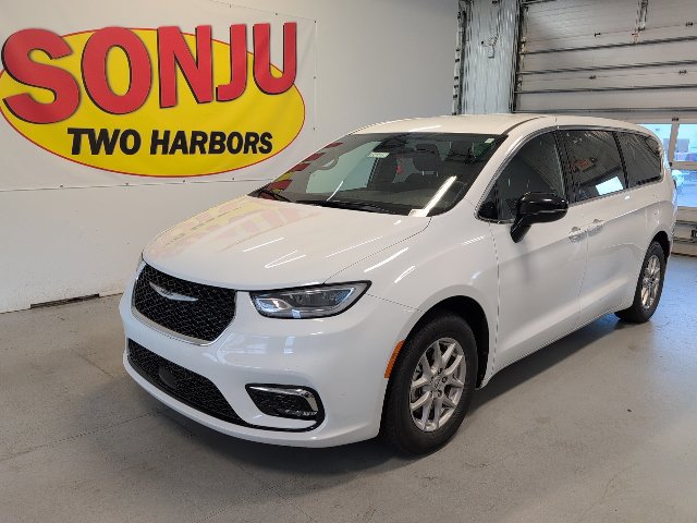 Used 2025 Chrysler Pacifica Select