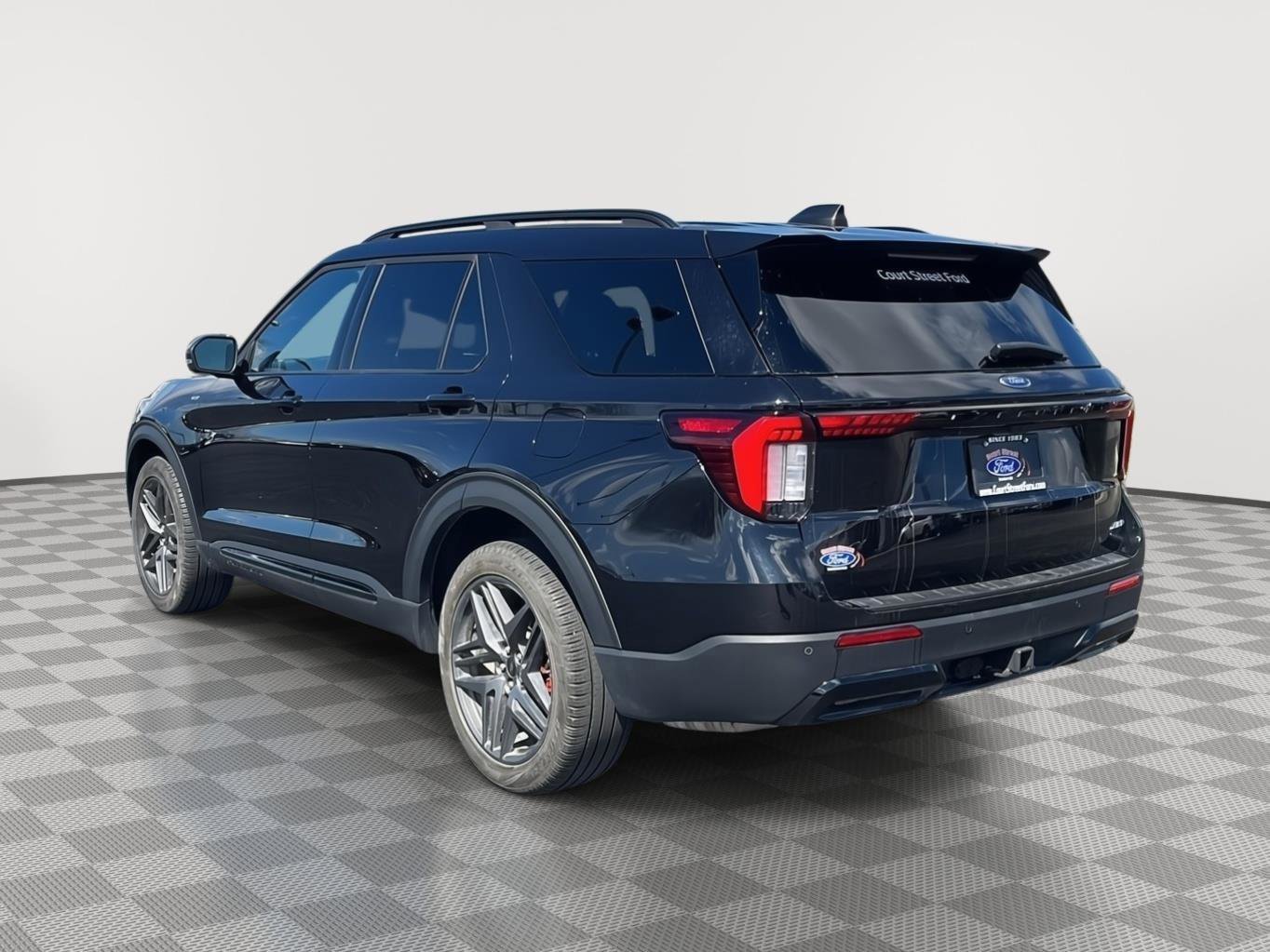 Certified 2025 Ford Explorer ST-Line w/ ST-Line Street Pack image 3