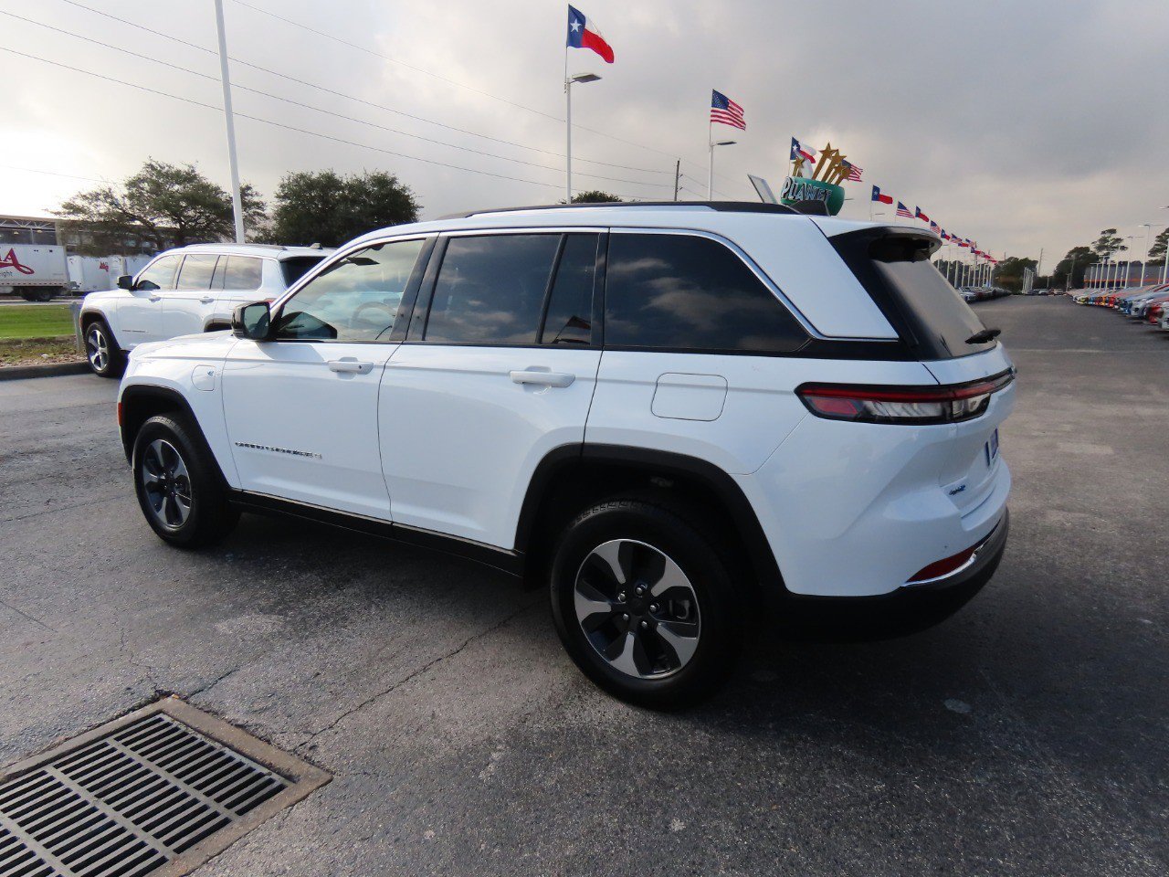 Used 2022 Jeep Grand Cherokee Limited 4xe w/ Luxury Tech Group II image 15