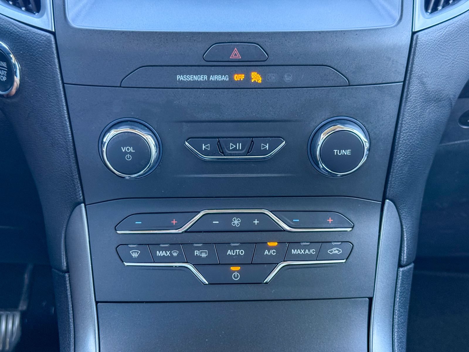 Certified 2020 Ford Edge SE FWD image 23