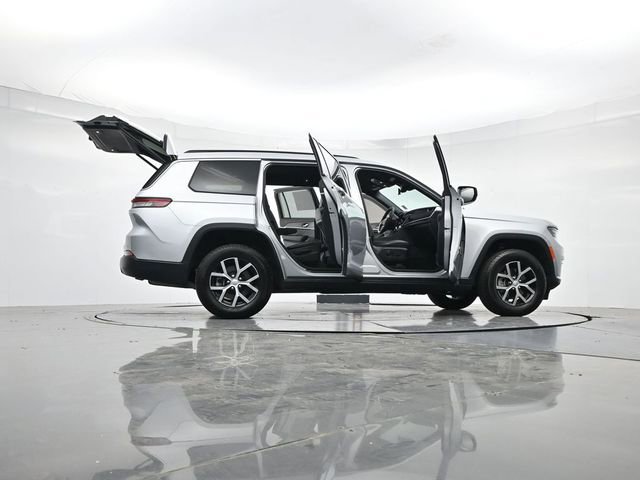 Used 2025 Jeep Grand Cherokee L Limited AWD/4WD image 53