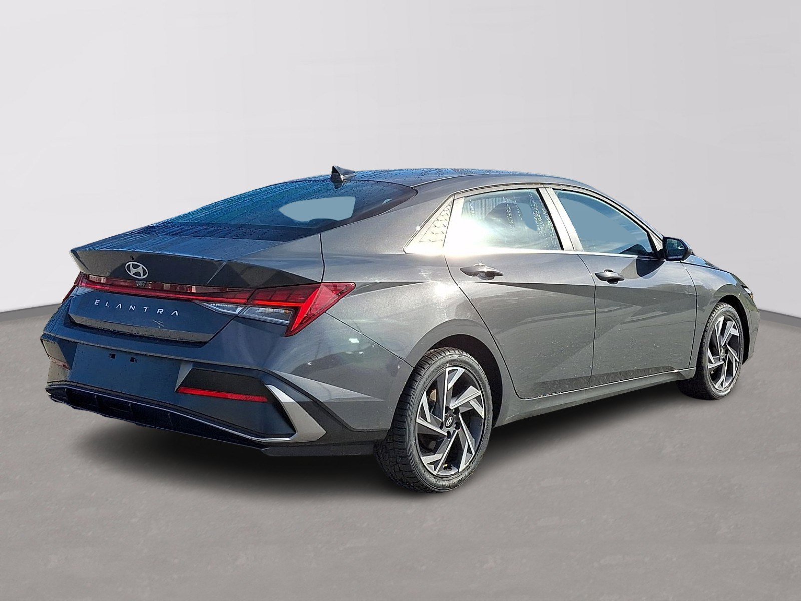 Used 2025 Hyundai Elantra SEL FWD image 6