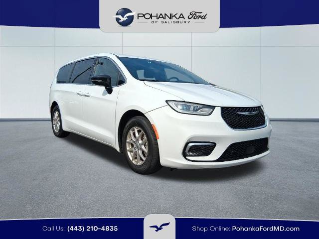 Used 2025 Chrysler Pacifica Select FWD image 3