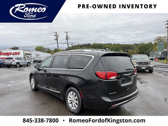 Used 2018 Chrysler Pacifica Touring-L FWD image 7