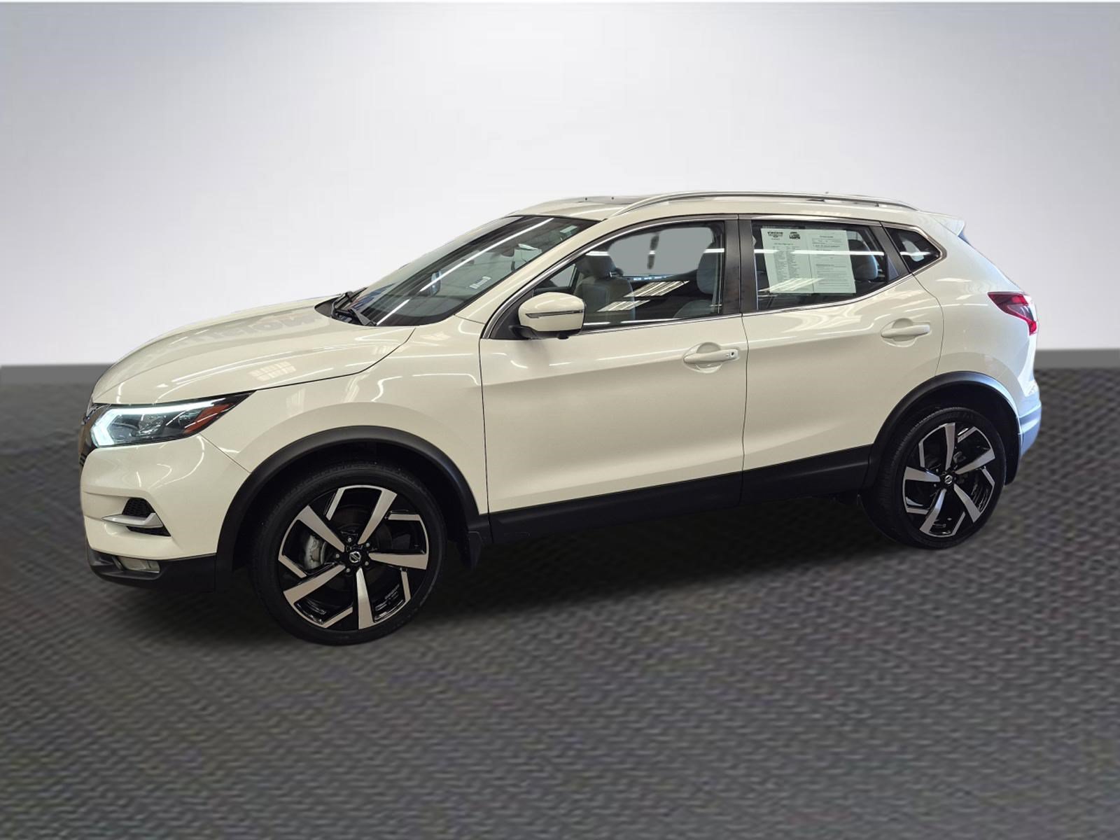 Used 2022 Nissan Rogue Sport SL w/ Premium Package AWD/4WD image 2