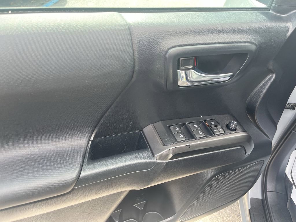 Used 2021 Toyota Tacoma TRD Off-Road w/ Blackout Package (TMS) AWD/4WD image 5