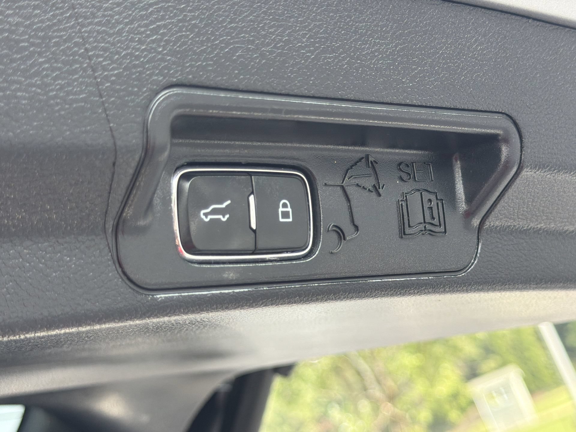 Certified 2021 Ford Explorer XLT RWD image 21