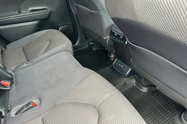 Used 2020 Toyota Highlander LE image 19