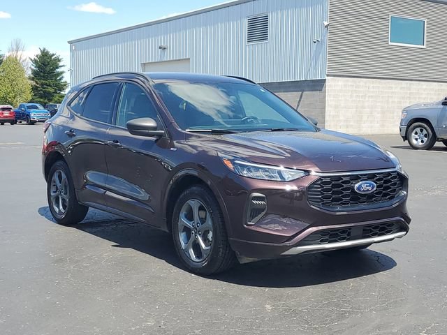 Certified 2023 Ford Escape ST-Line w/ Tech Pack #1 AWD/4WD image 2