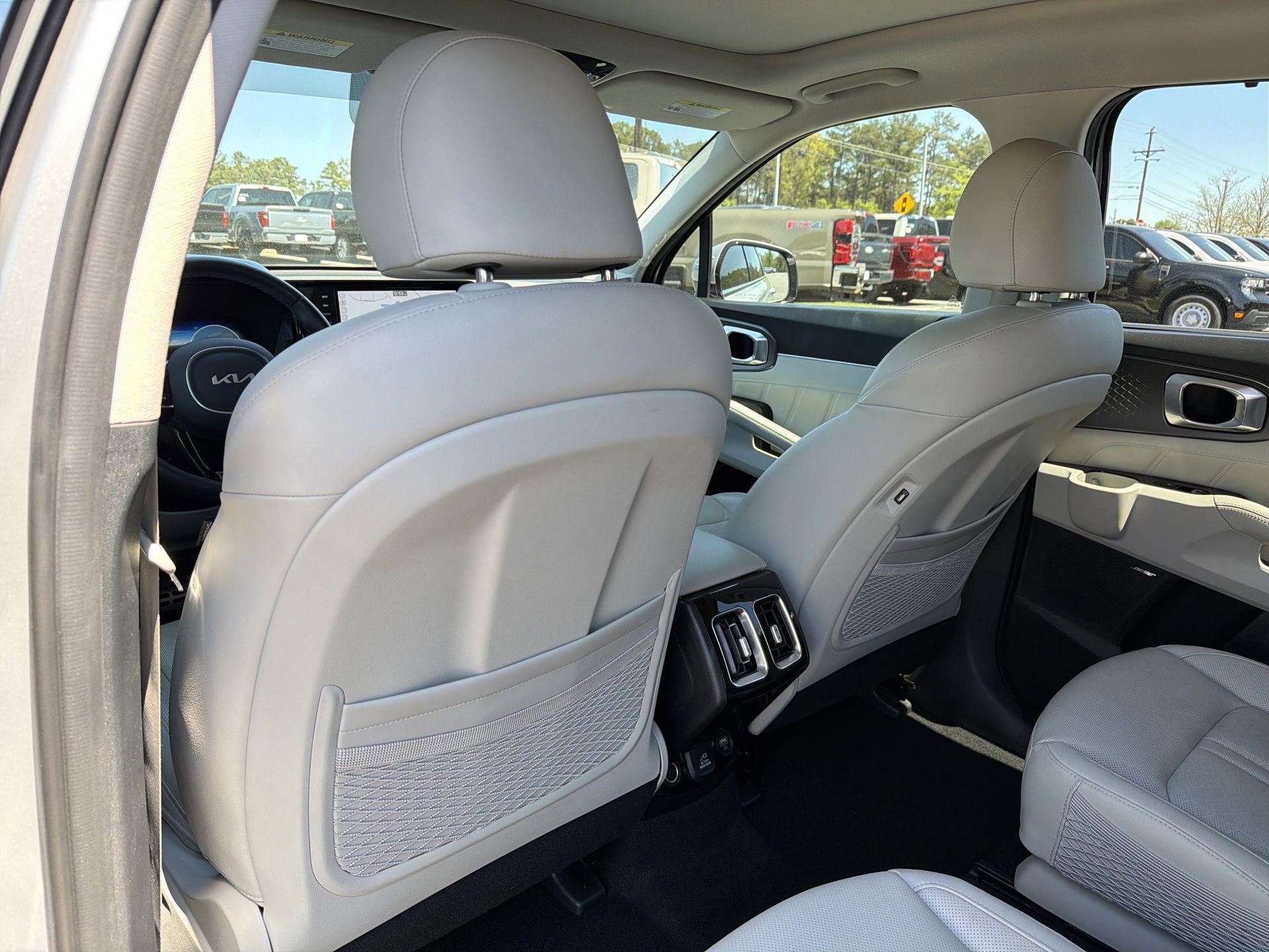 Used 2023 Kia Sorento SX Prestige image 32