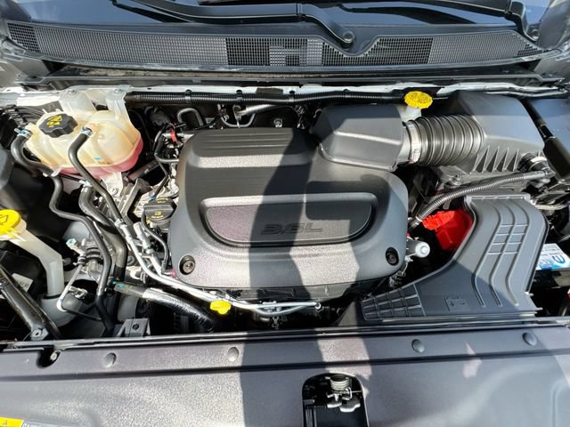 Used 2025 Chrysler Pacifica Limited FWD image 28