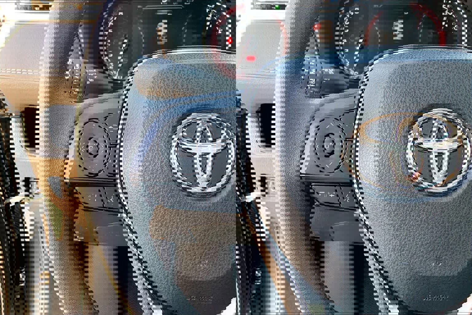 Used 2024 Toyota RAV4 XLE Premium image 23