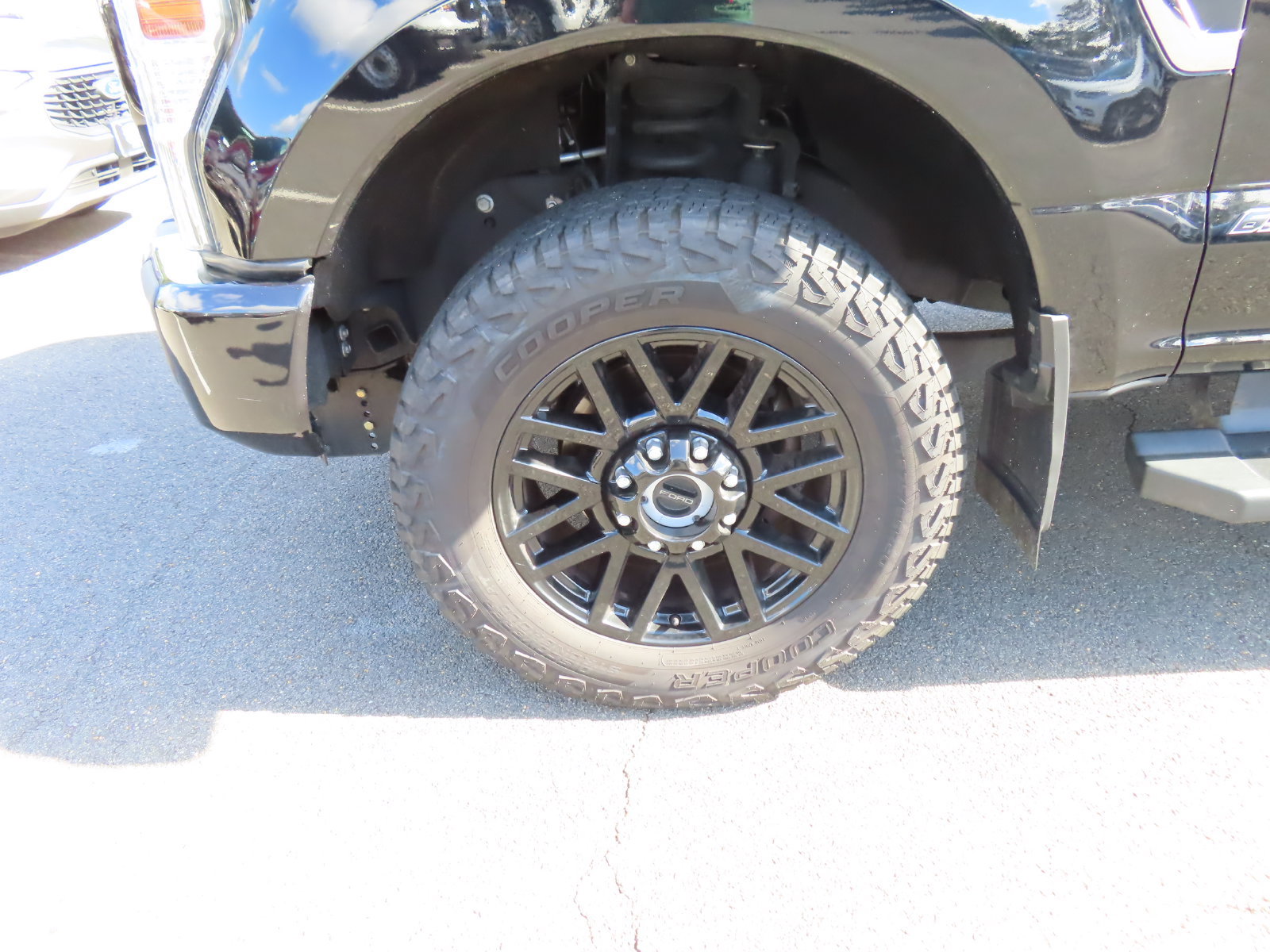 Certified 2022 Ford F350 XLT w/ Black Appearance Package AWD/4WD image 12