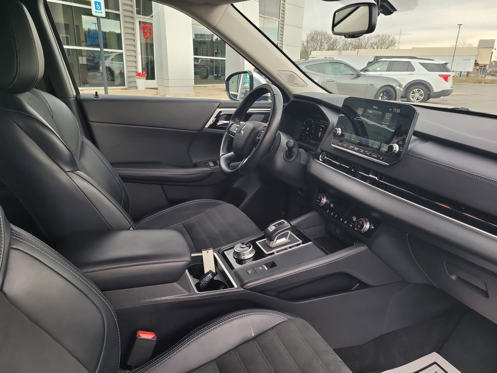 Used 2024 Mitsubishi Outlander SE image 30
