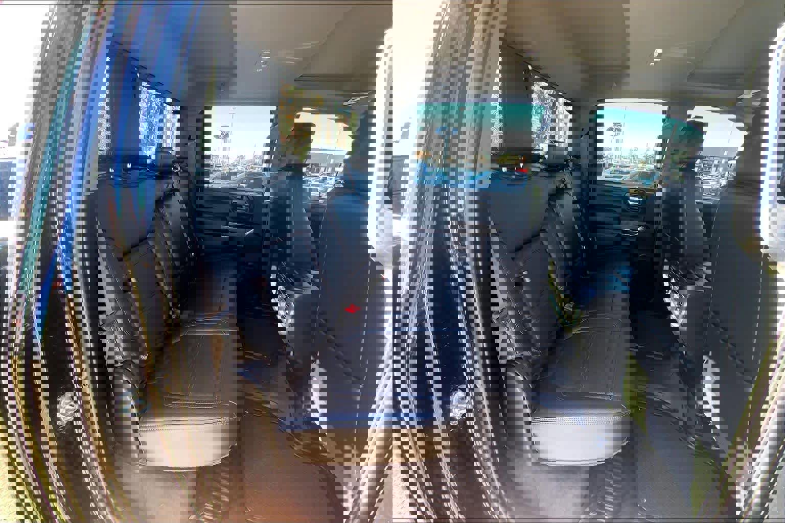 Used 2022 GMC Sierra 2500 Denali w/ Denali Black Diamond Edition image 19