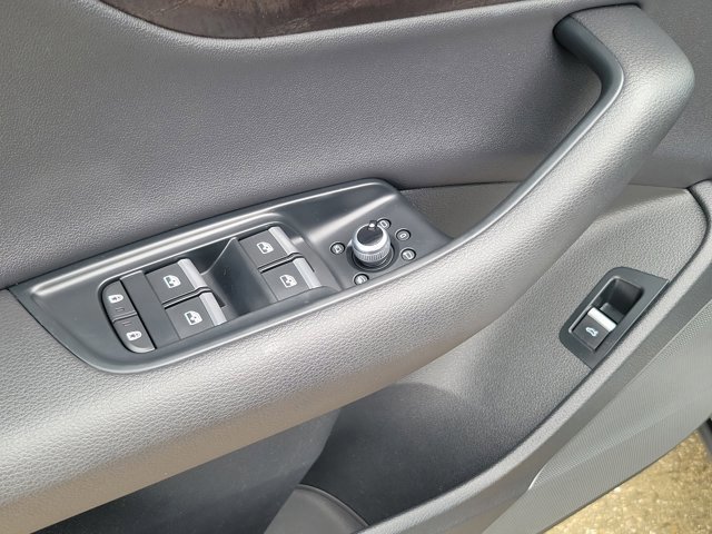 Used 2023 Audi Q7 3.0T Premium image 16