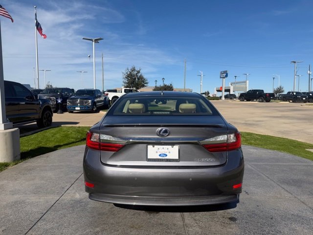 Used 2017 Lexus ES 300h w/ Luxury Package image 5