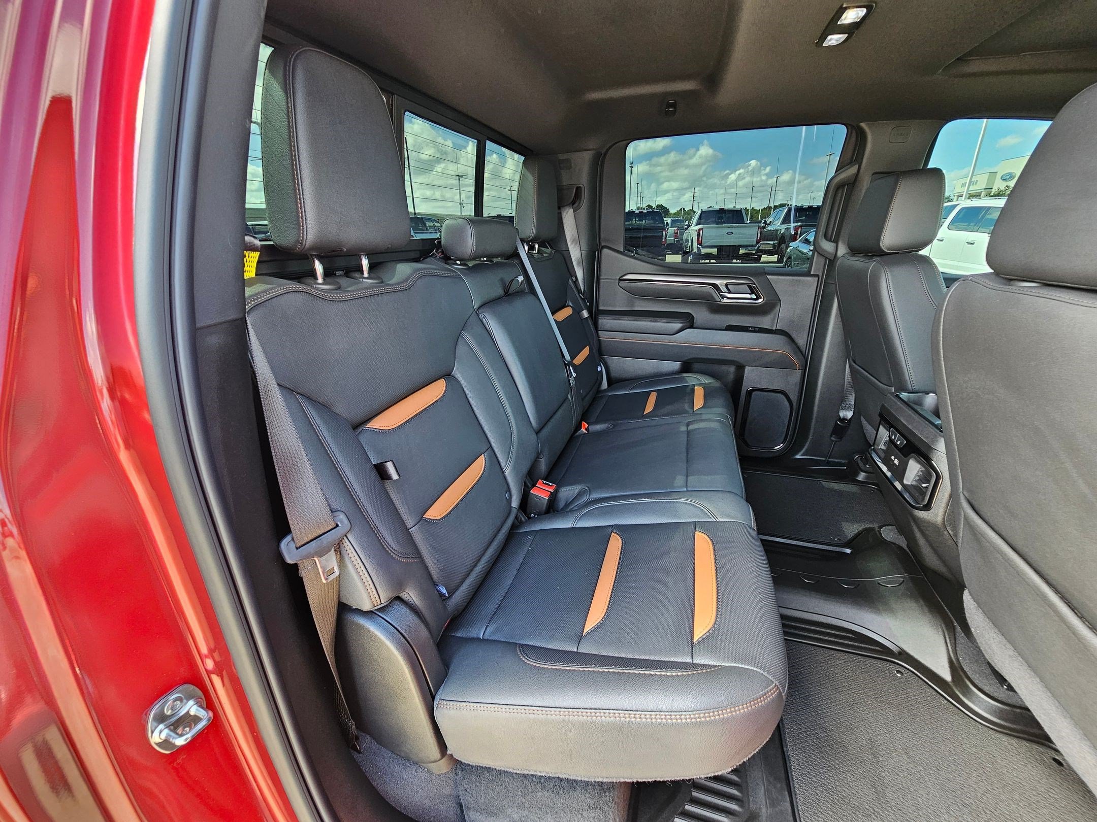 Used 2025 GMC Sierra 1500 AT4 w/ AT4 Premium Package AWD/4WD image 32